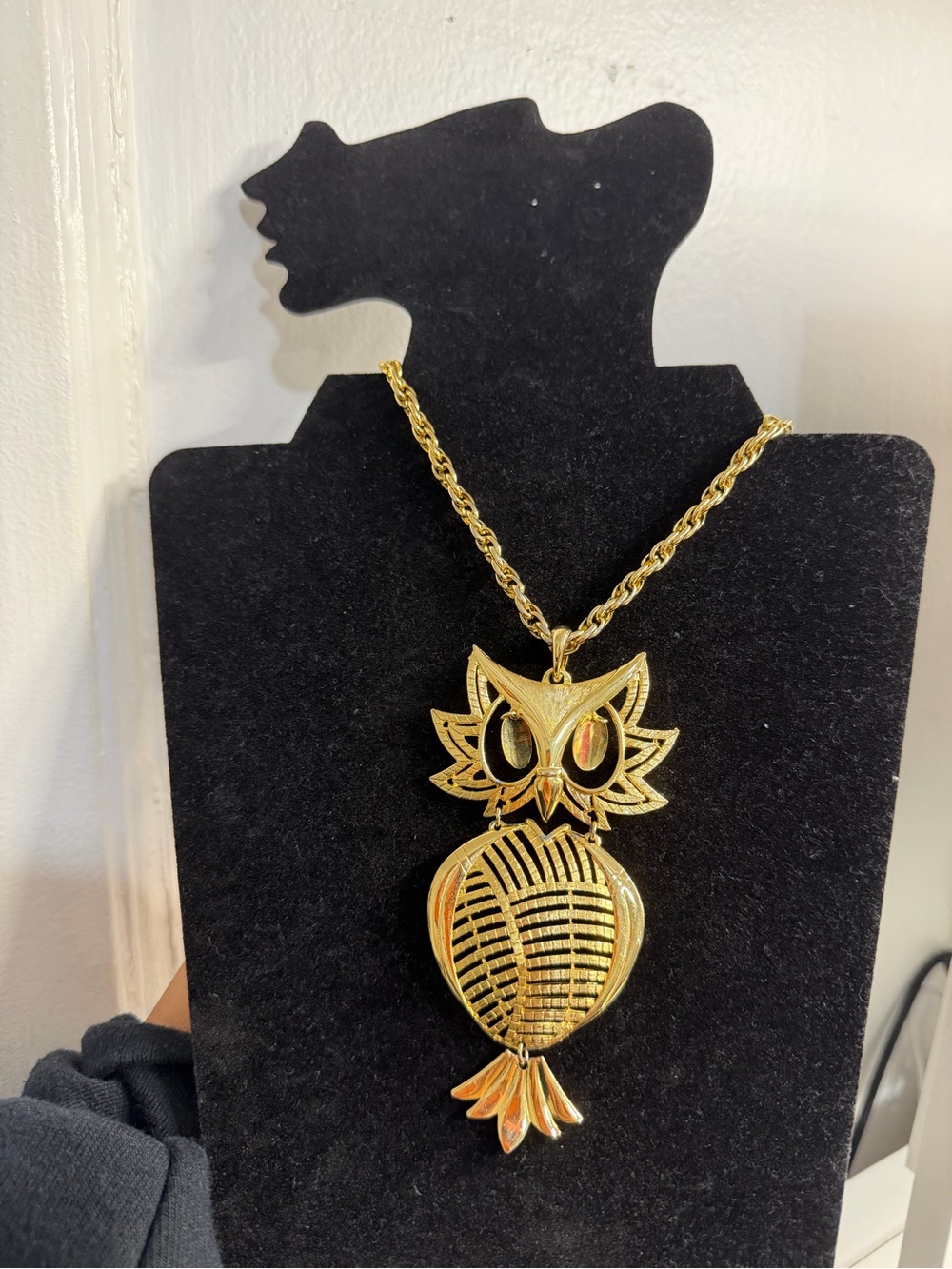 Vintage Alan Goldtone Articulated Owl Pendant Necklace - Women Jewelry